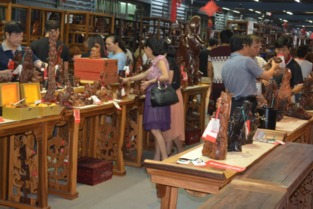 中國財經時報網 從 發工資救命 到 金塊換饅頭 連天紅放下身段到幾時