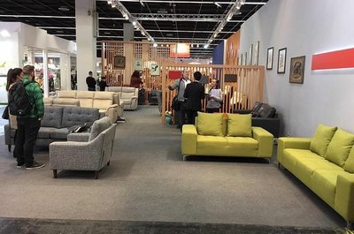 浙江小城闖出&ldquo;外貿沙發王&rdquo;,中源家居上市補產能短板搶海外市場